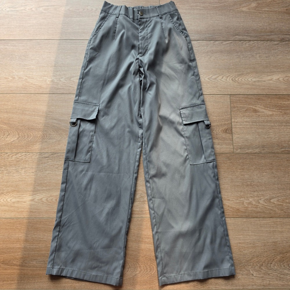 Gray wide leg womens cargo pants, size Small